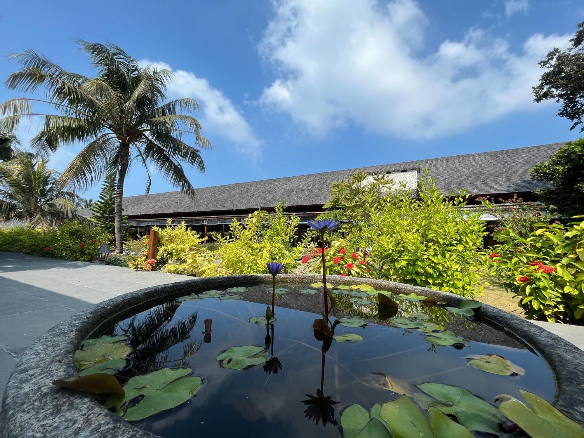 The Barefoot Eco Hotel Hanimaadhoo Island Exterior photo